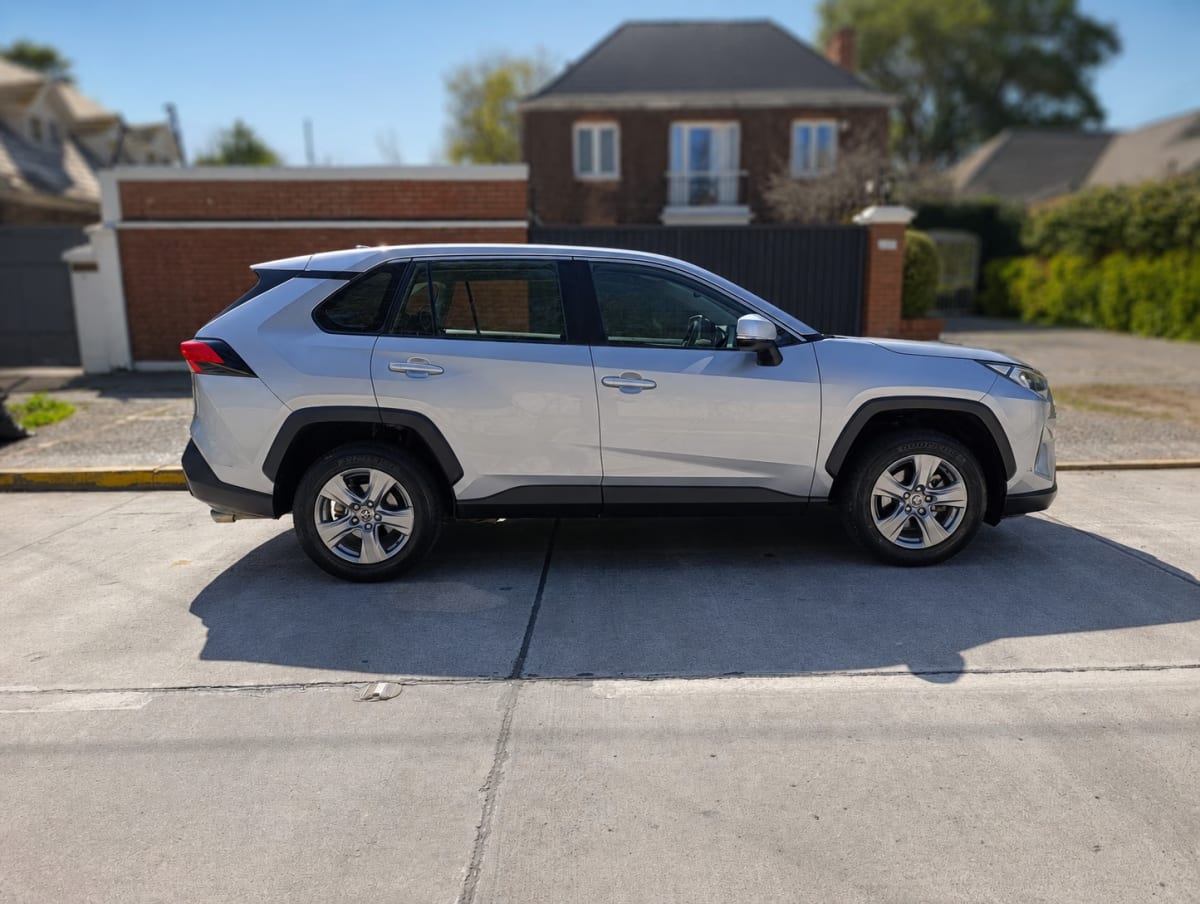 Toyota Rav4 Le 4x4 año 2023
