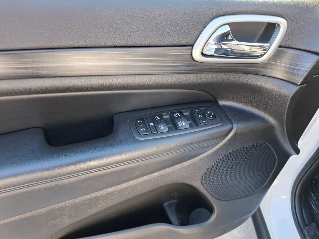 Jeep Grand Cherokee 3.6 Laredo 4x2 At 5p año 2020