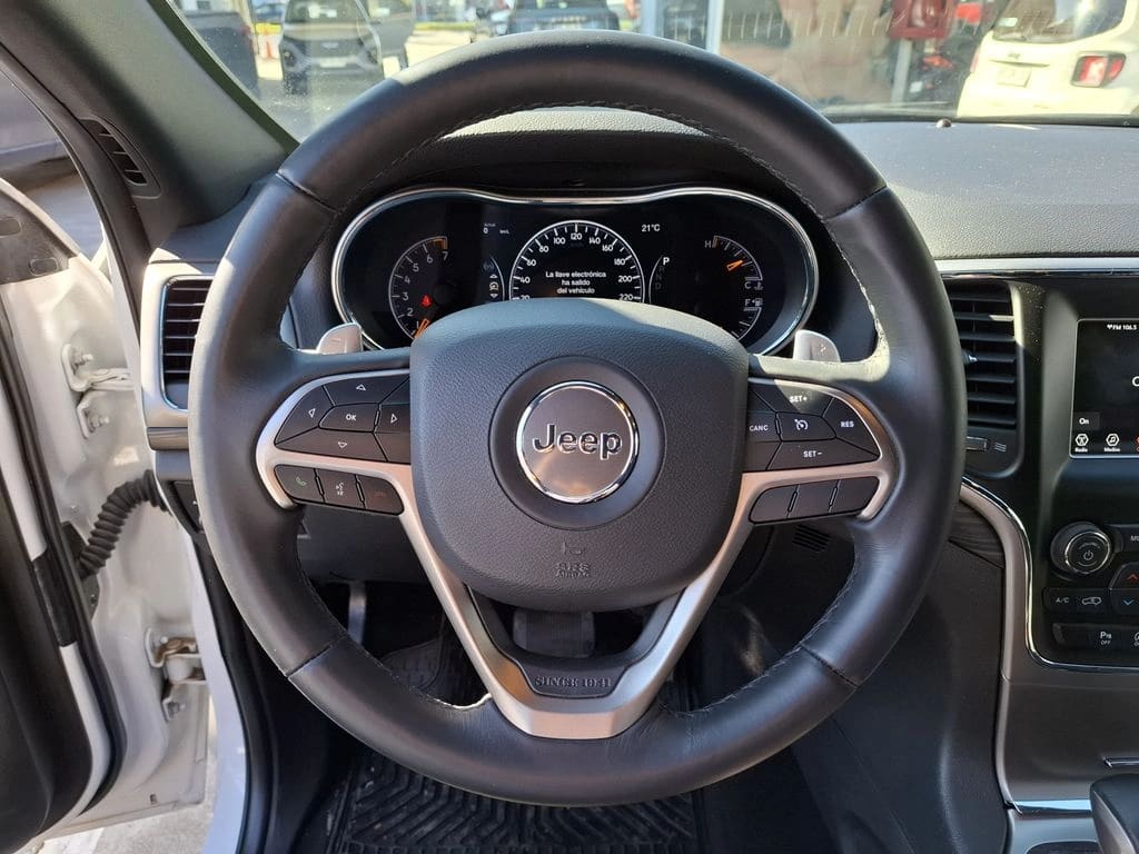 Jeep Grand Cherokee 3.6 Laredo 4x2 At 5p año 2020