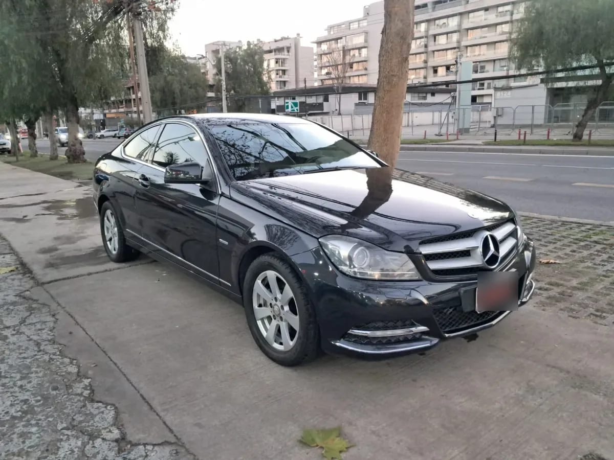 MERCEDES BENZ C180 1.8 Cgi Blue Efficiency Limited Edit At año 2012
