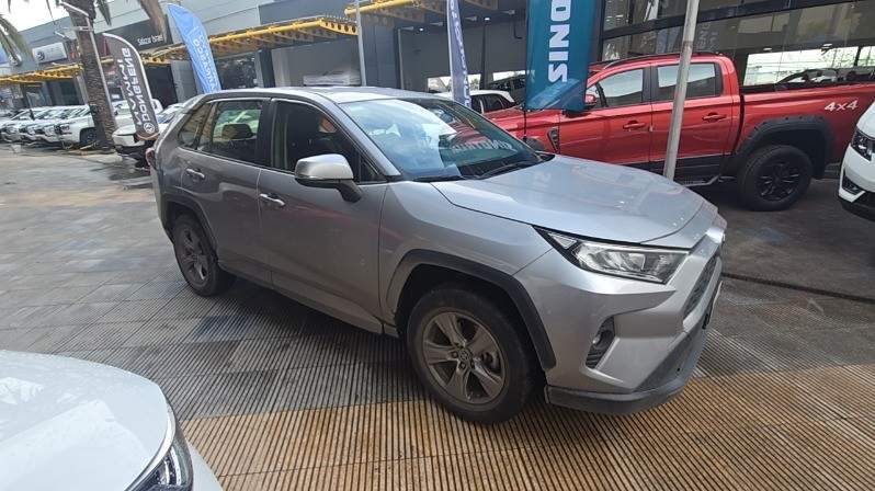 Toyota Rav 4 2.0 Le 4x2 Mt 5p año 2024