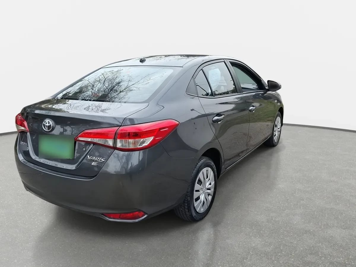 Toyota Yaris 1.5 Gli E 4x2 Mt 4p año 2022