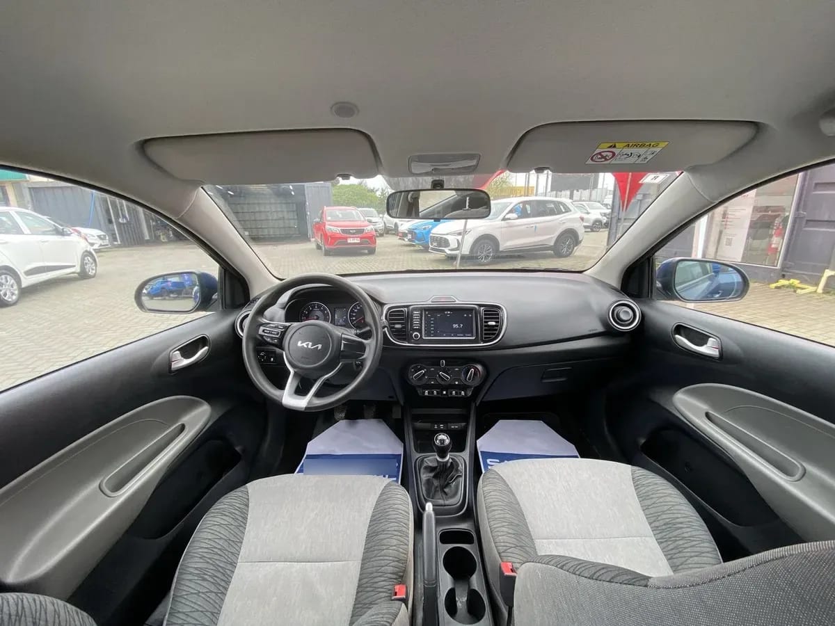 Kia Soluto 1.4 Lx Ac 4x2 Mt 4p año 2023