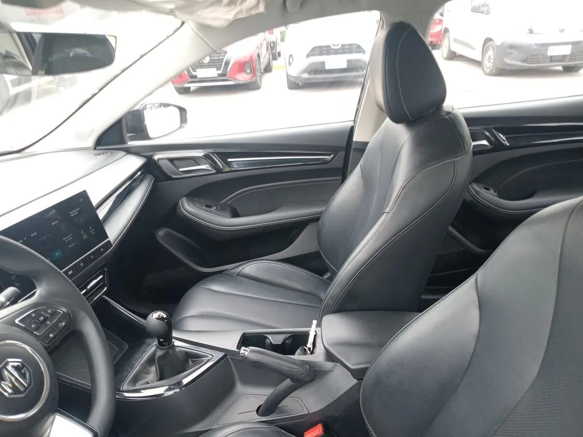 MG 5 1.5 Com 4x2 Mt 4p año 2026