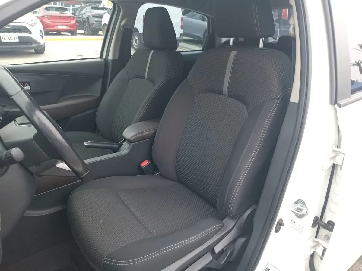 Toyota Yaris 1.5 E 4x2 Sdn Mt 4p año 2023