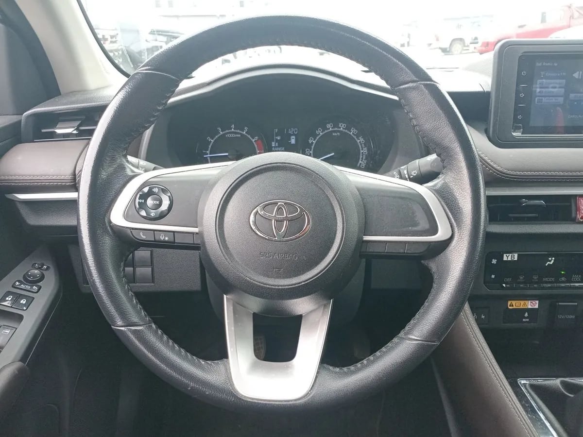 Toyota Yaris 1.5 E 4x2 Sdn Mt 4p año 2023
