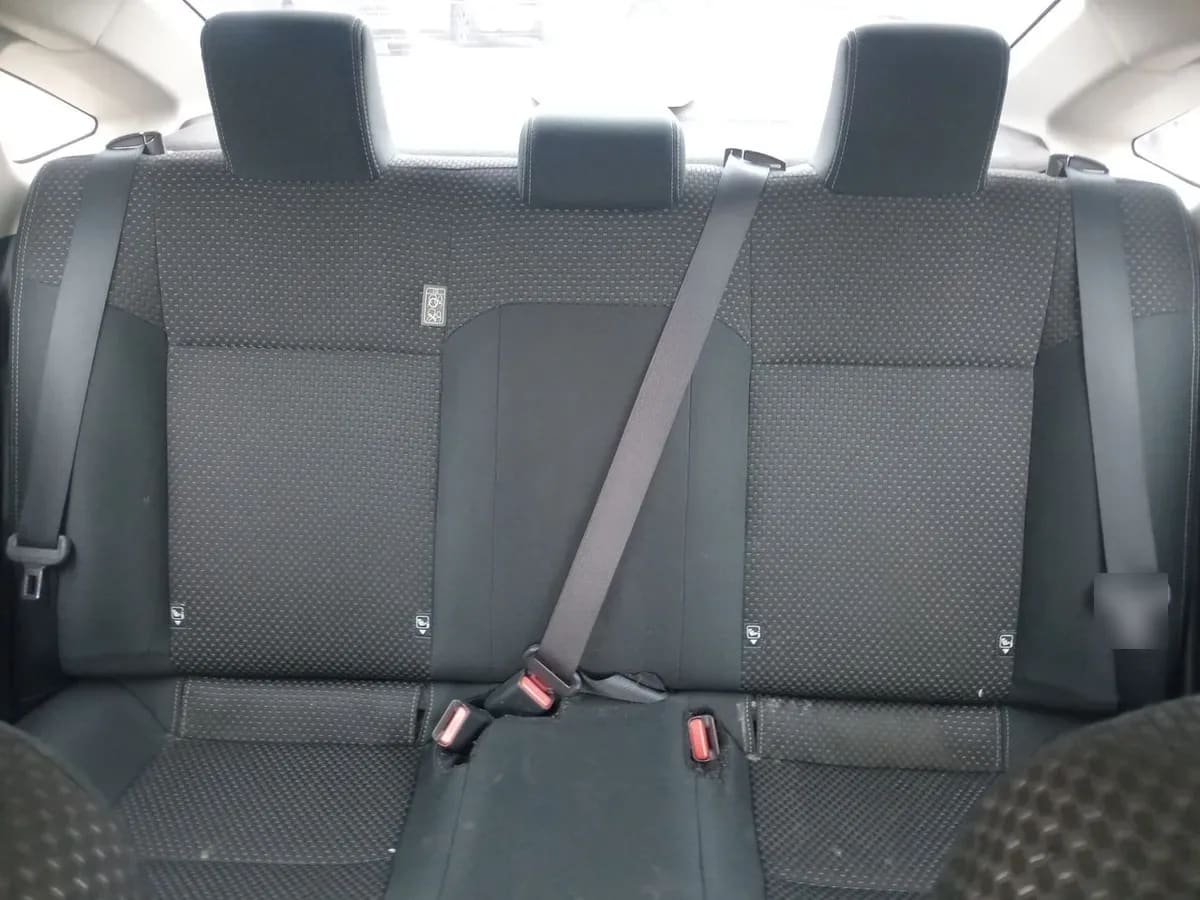 Toyota Yaris 1.5 E 4x2 Sdn Mt 4p año 2023