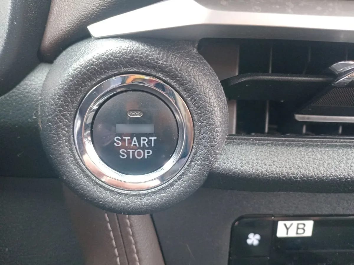 Toyota Yaris 1.5 E 4x2 Sdn Mt 4p año 2023
