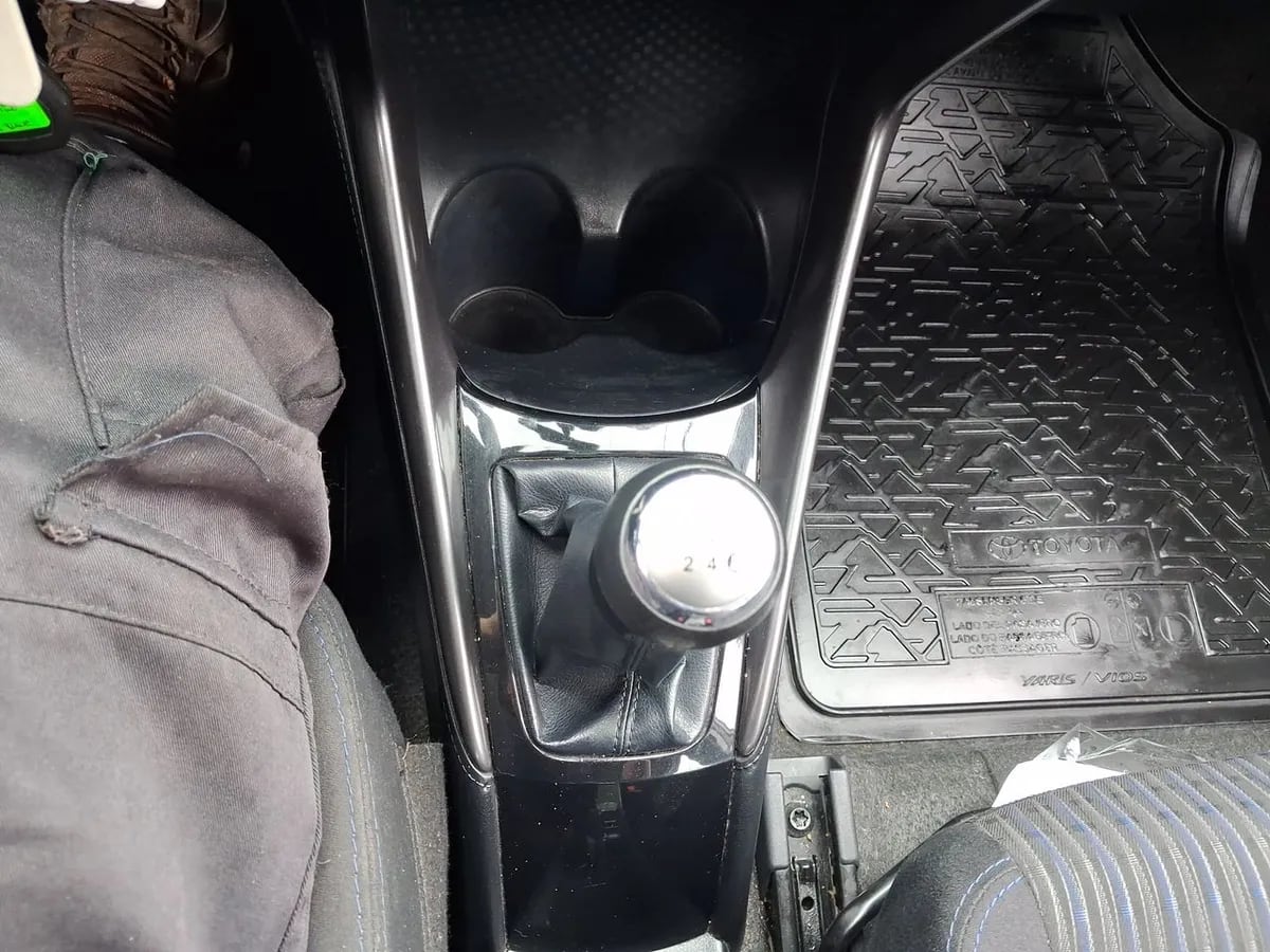 Toyota Yaris 1.5 Gli E 4x2 Mt 4p año 2022