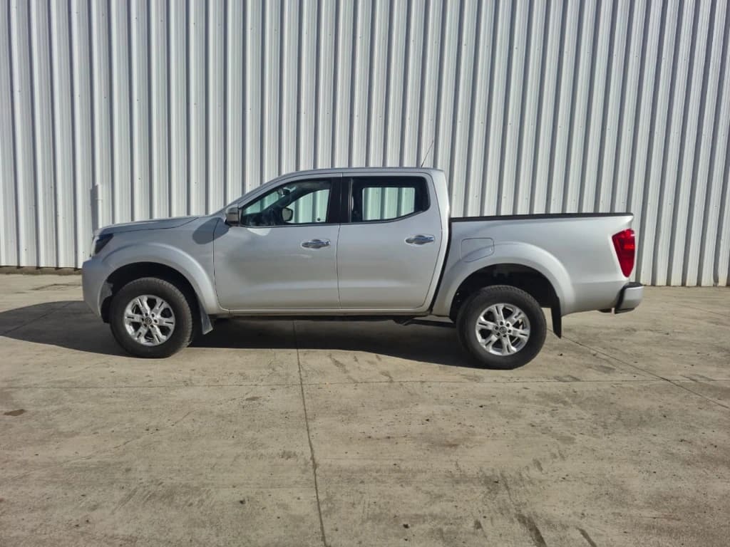 Nissan Navara D Cab 4x4 Xe 2.3 At año 2023