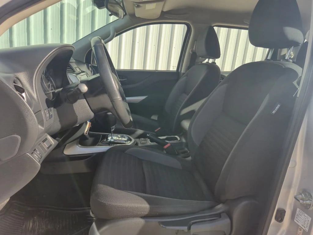 Nissan Navara D Cab 4x4 Xe 2.3 At año 2023
