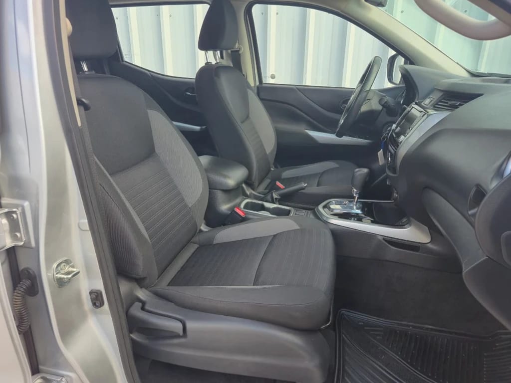 Nissan Navara D Cab 4x4 Xe 2.3 At año 2023