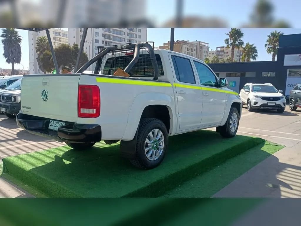 Volkswagen Amarok 2.0 Trendline Diesel 4motion 4x4 Dob. Cab. Mt 4p año 2023