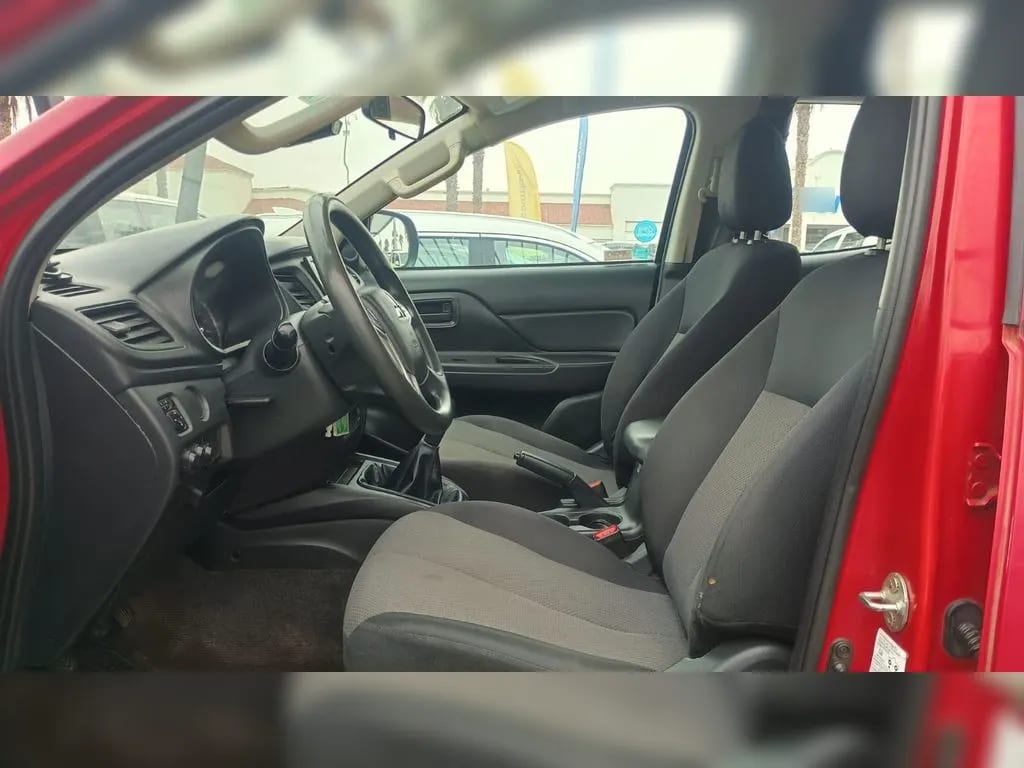 Mitsubishi L200 2.4 Katana Dob. Cab. 4x4 Mt 4p año 2022