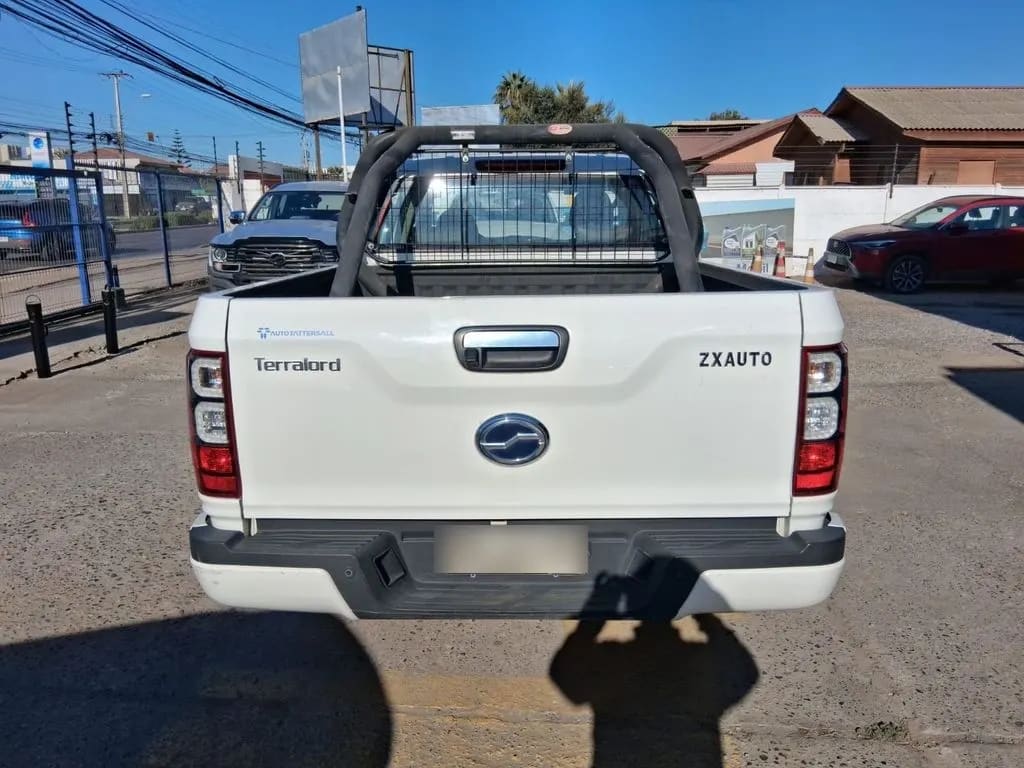 ZX Auto Terralord Dlx 4x2 año 2023