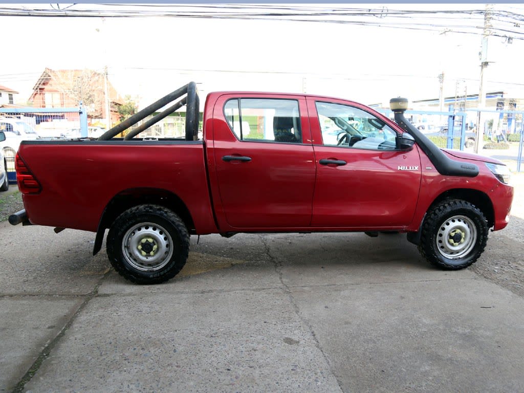 Toyota Hilux Dx 4x4 2.4 año 2023