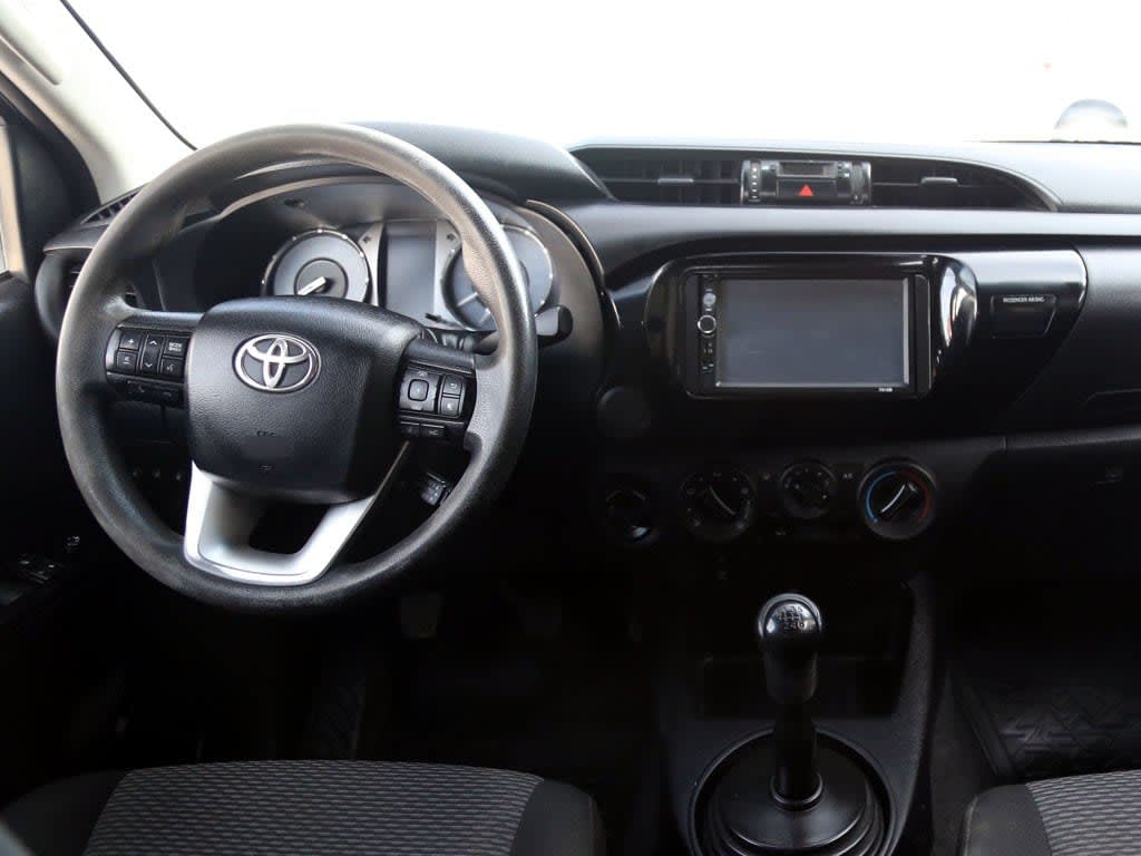Toyota Hilux Dx 4x4 2.4 año 2023