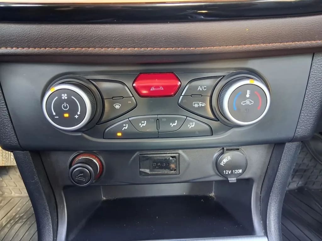 ZX Auto Terralord Dlx 4x2 año 2023