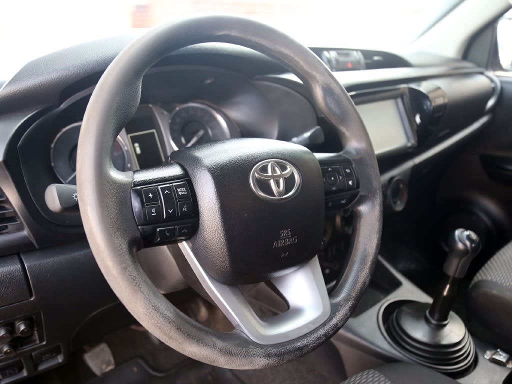 Toyota Hilux Dx 4x4 2.4 año 2023