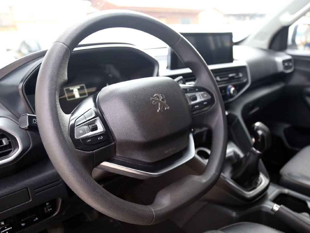 Peugeot Landtrek 1.9 4x2 año 2023