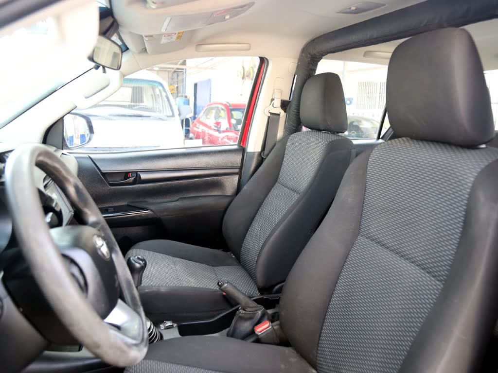 Toyota Hilux Dx 4x4 2.4 año 2023