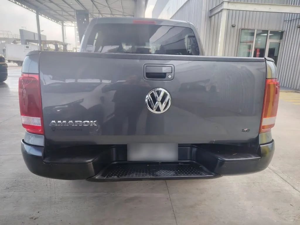 Volkswagen Amarok 2.0 Trendline Diesel Dob. Cab. 4x2 Mt 4p año 2023