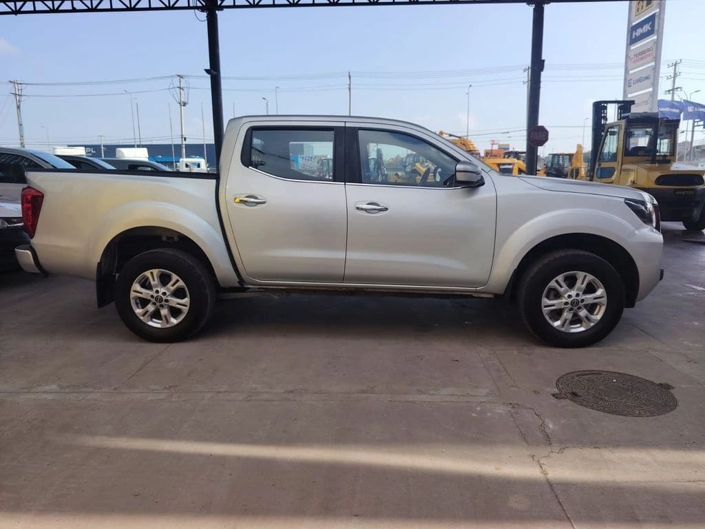 Nissan Navara Navara D Cab 2.3 Mt 4x2 año 2023