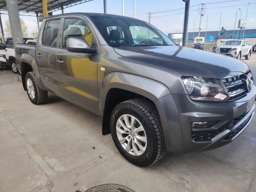 Volkswagen Amarok 2.0 Trendline Diesel Dob. Cab. 4x2 Mt 4p año 2023