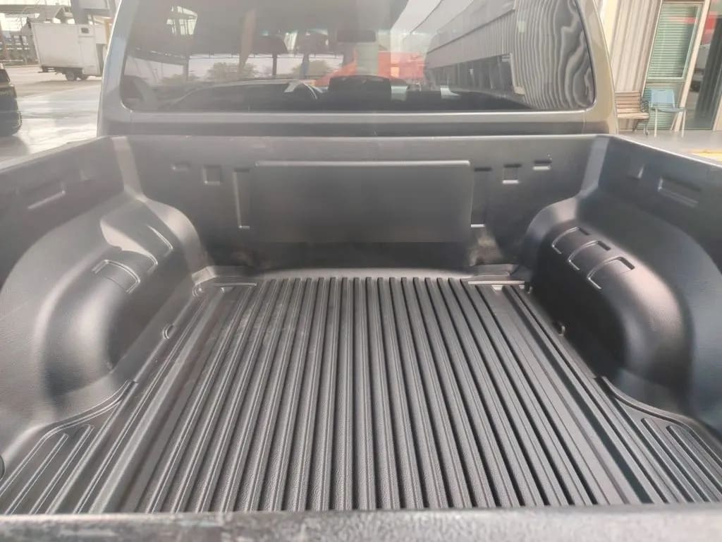 Volkswagen Amarok 2.0 Trendline Diesel Dob. Cab. 4x2 Mt 4p año 2023