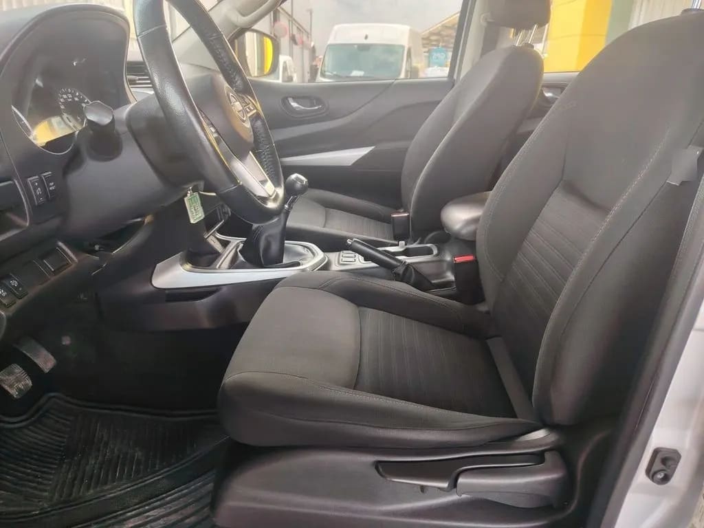 Nissan Navara Navara D Cab 2.3 Mt 4x2 año 2023
