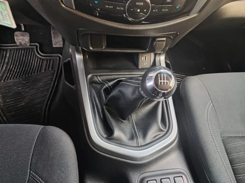 Nissan Navara Navara D Cab 2.3 Mt 4x2 año 2023