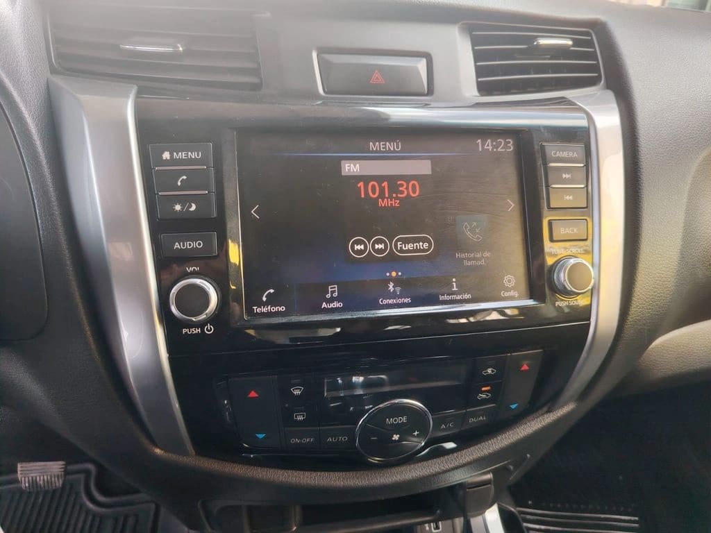 Nissan Navara Navara D Cab 2.3 Mt 4x2 año 2023