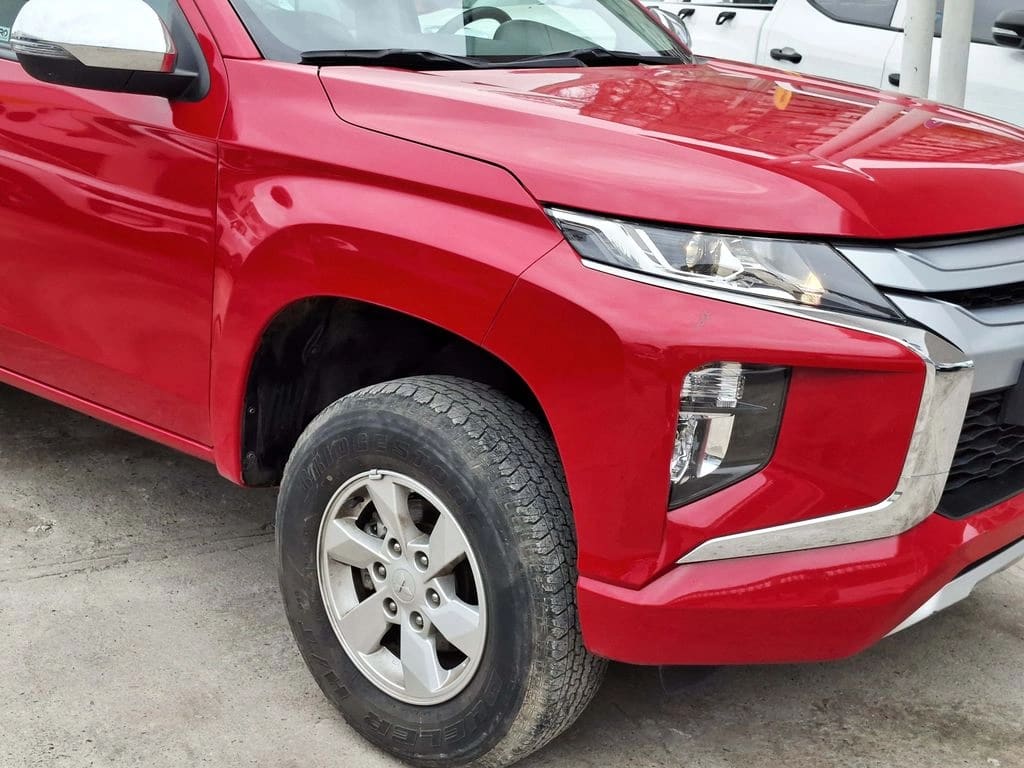 Mitsubishi L200 2.4 Katana Cr 4x2 Mt año 2022