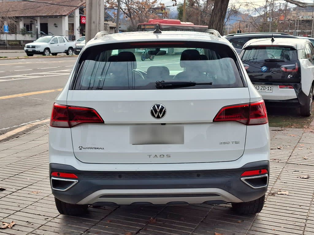 Volkswagen Taos 1.4 Tsi Confortline año 2025