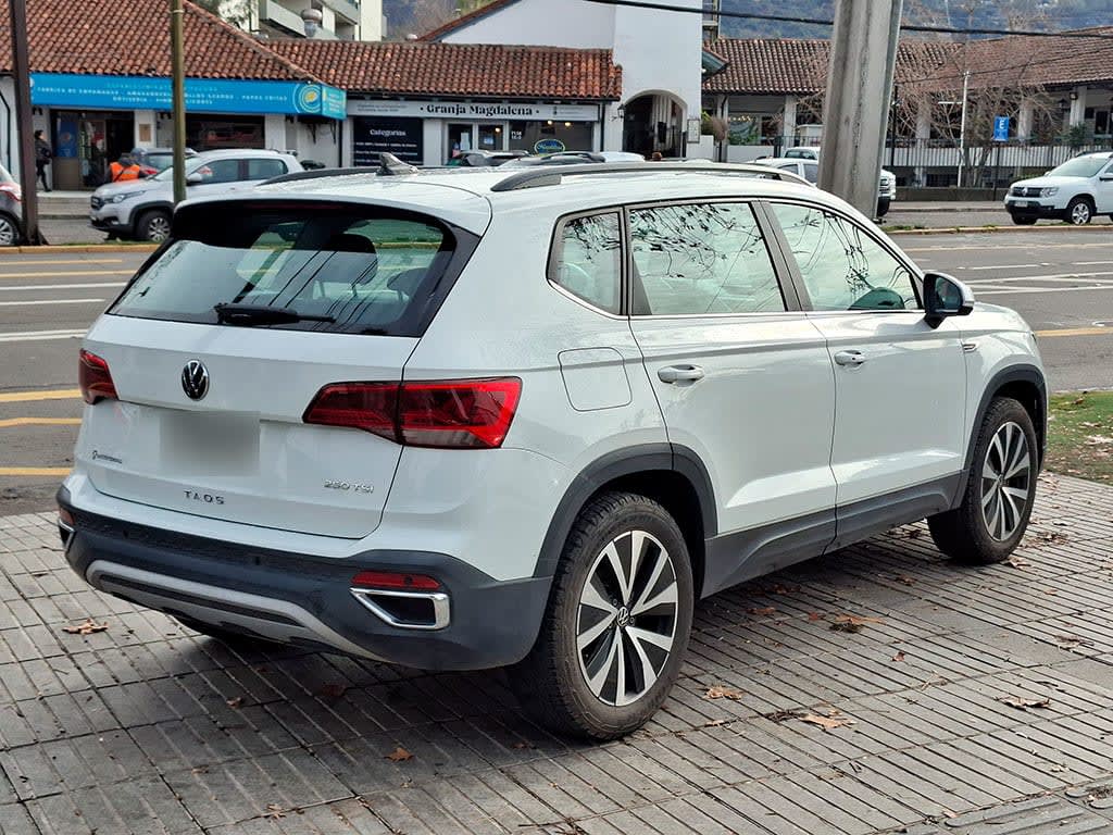 Volkswagen Taos 1.4 Tsi Confortline año 2025