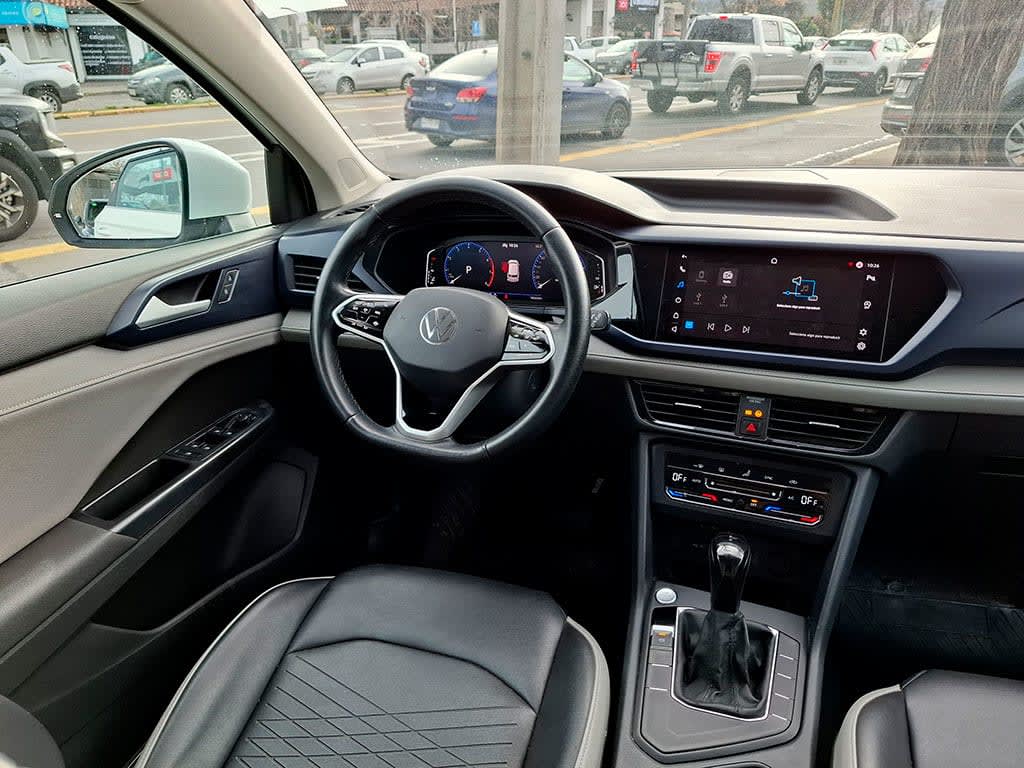 Volkswagen Taos 1.4 Tsi Confortline año 2025
