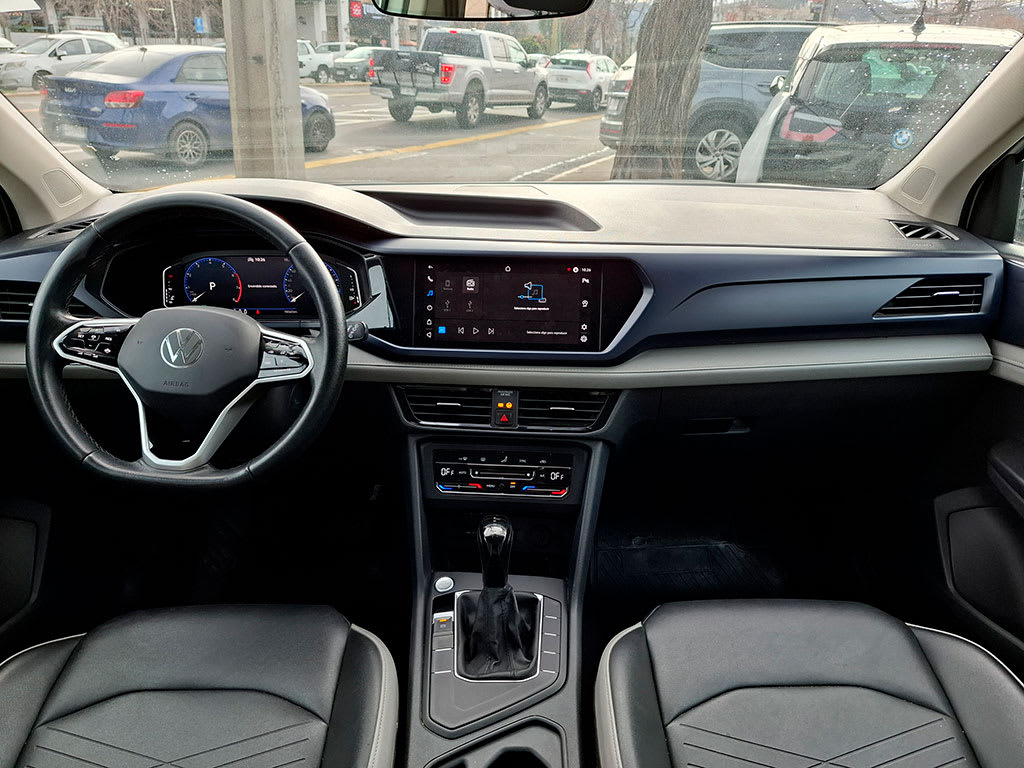 Volkswagen Taos 1.4 Tsi Confortline año 2025