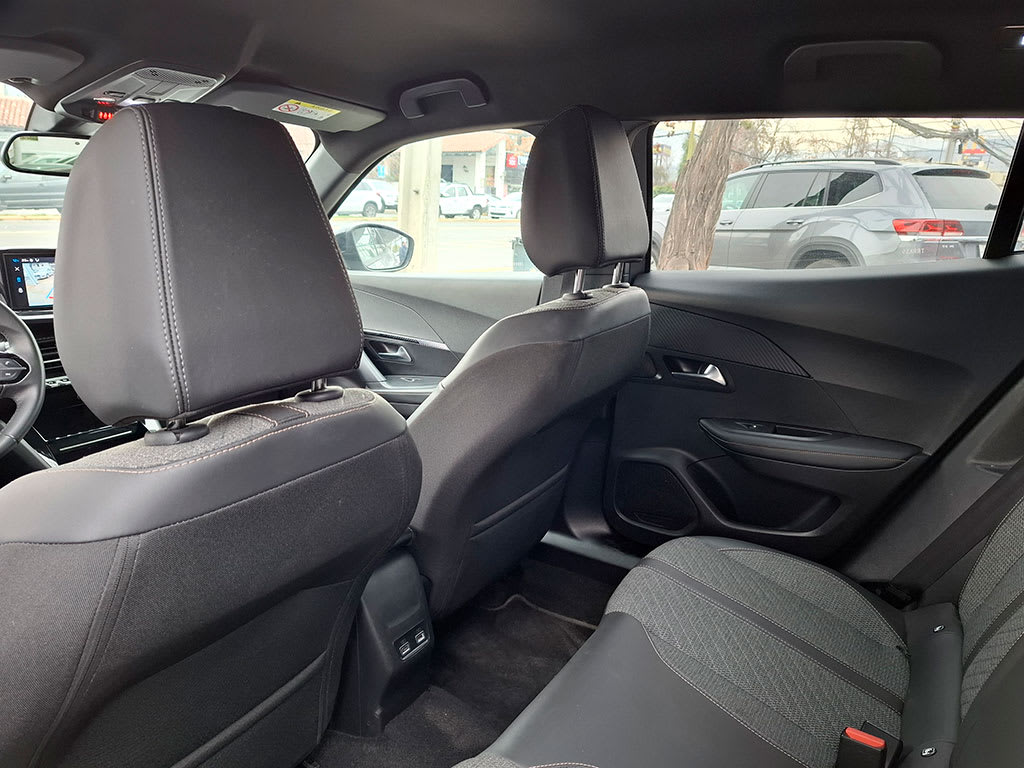 Peugeot 2008 1.5 Allure Bluehdi año 2025
