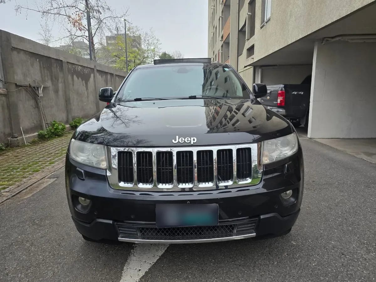 JEEP GRAND CHEROKEE 3.6 Limited At 4x2 año 2013