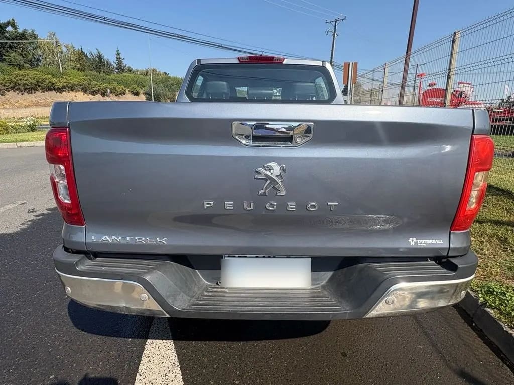 Peugeot Landtrek 4x2 1.9 Mt año 2023