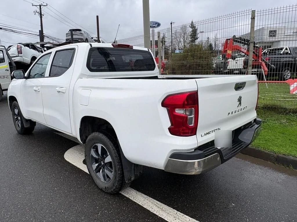 Peugeot Landtrek 1.9 4x4 Mt año 2023
