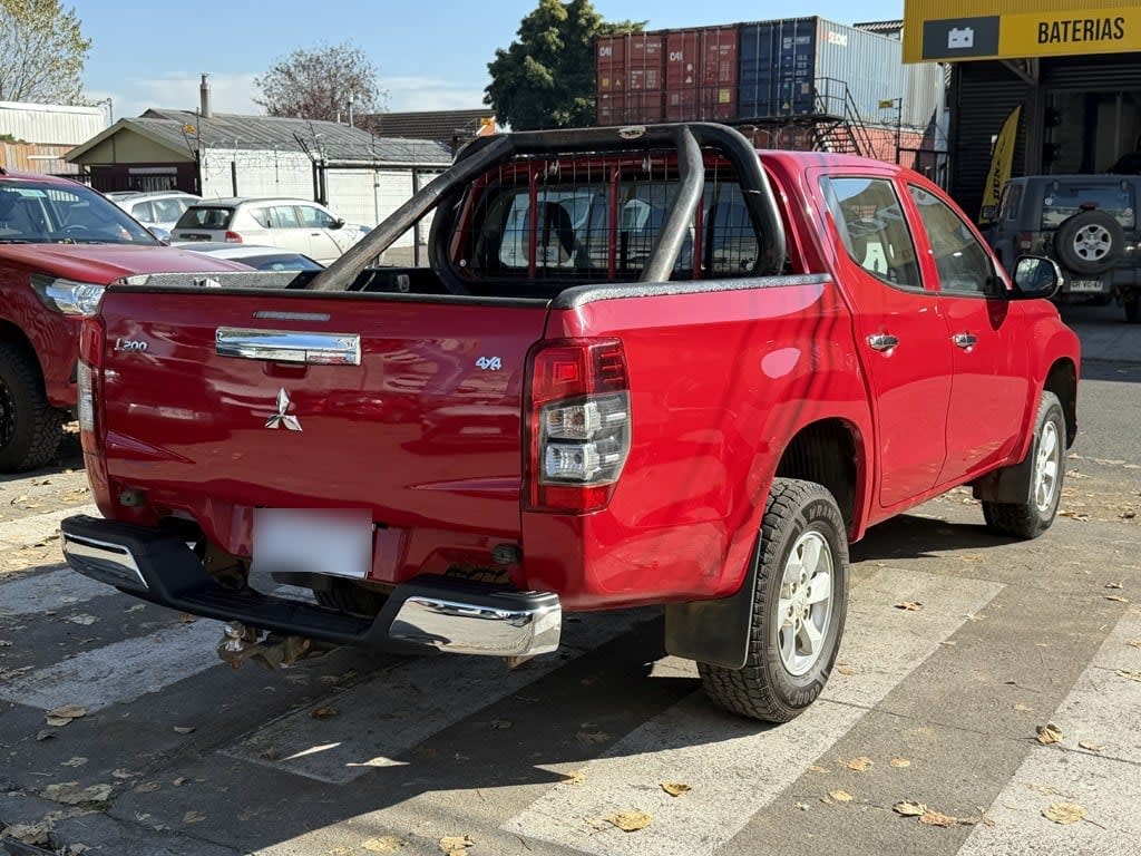 Mitsubishi L200 2.4 Katana Crt 4x4 Mt año 2023
