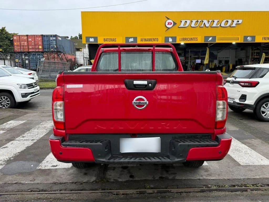 Nissan Navara 2.3 Se 4x2 Mt año 2022