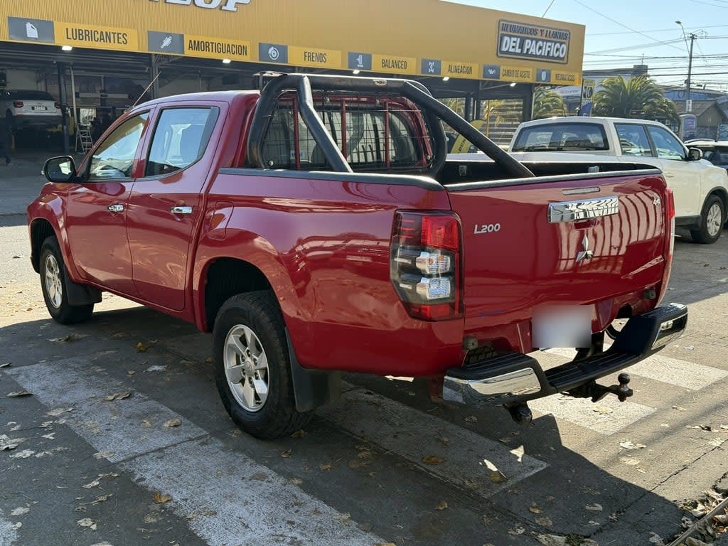 Mitsubishi L200 2.4 Katana Crt 4x4 Mt año 2023