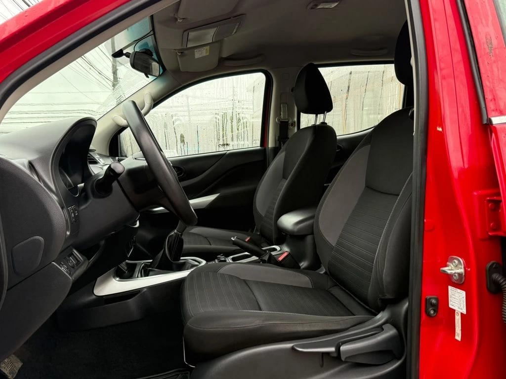 Nissan Navara 2.3 Se 4x2 Mt año 2022