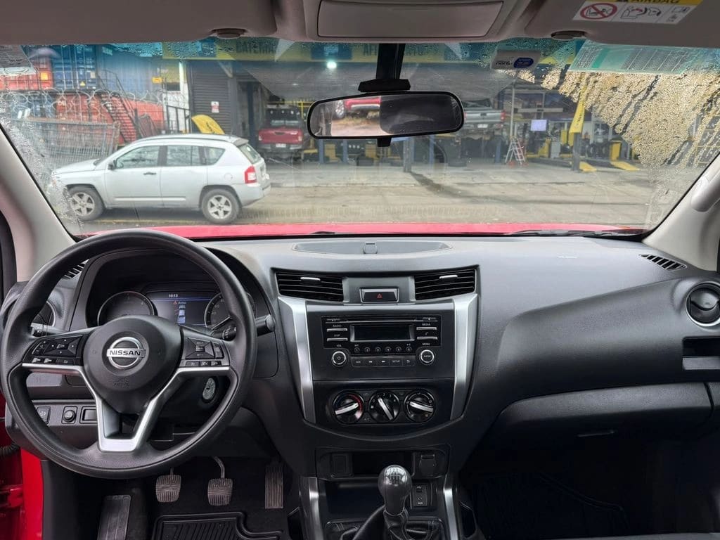 Nissan Navara 2.3 Se 4x2 Mt año 2022