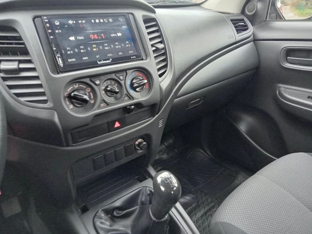 Mitsubishi L200 2.4 Katana Cr 4x2 Mt 4p año 2022
