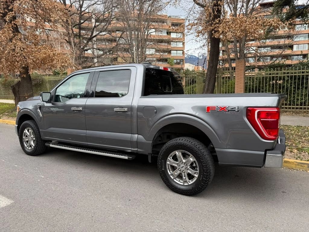 Ford F-150 5.0 Xlt Cc Dob. Cab. 4x4 At año 2023