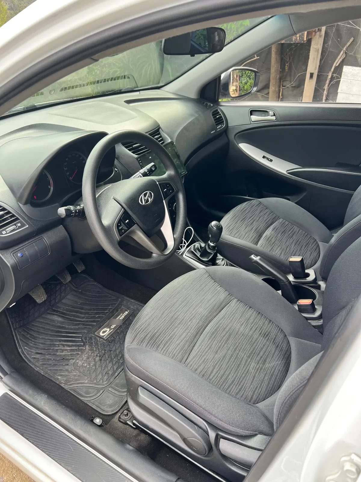 HYUNDAI ACCENT 1.4 Rb Sdn Gl 2ab Abs Ac Ll Mt año 2016
