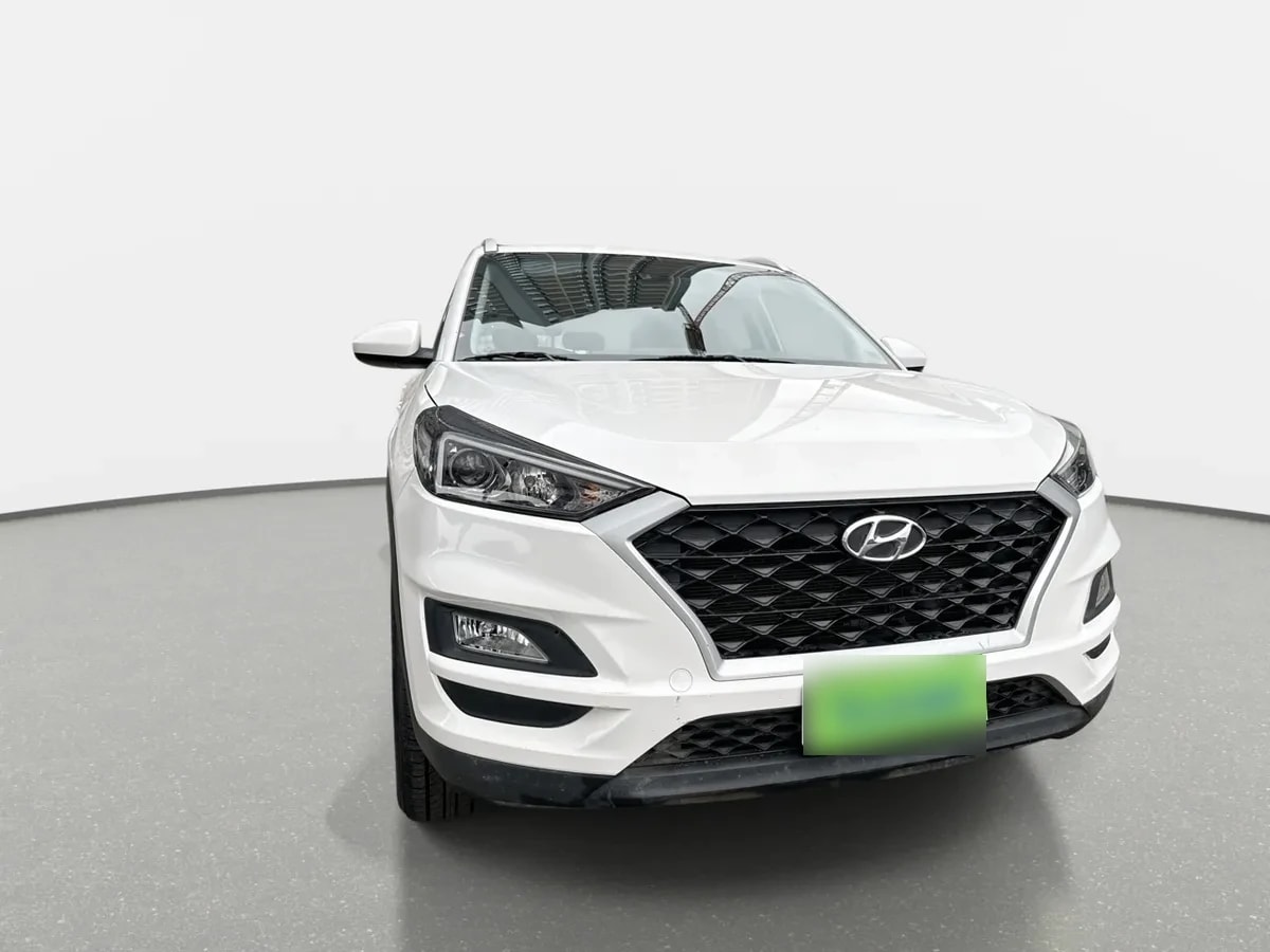 Hyundai Tucson 2.0 Plus Fl 4x2 Mt 5p año 2021